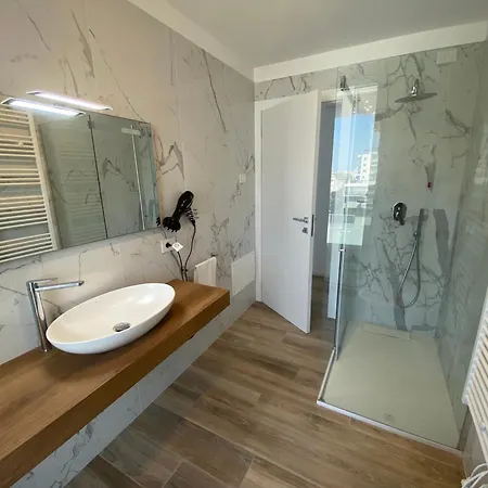 Penthouse Golden Lux Линьяно-Саббьядоро