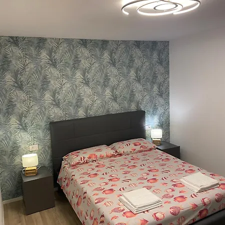 Апартаменты Penthouse Golden Lux