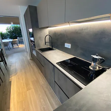 Penthouse Golden Lux 利尼亚诺萨比亚多罗